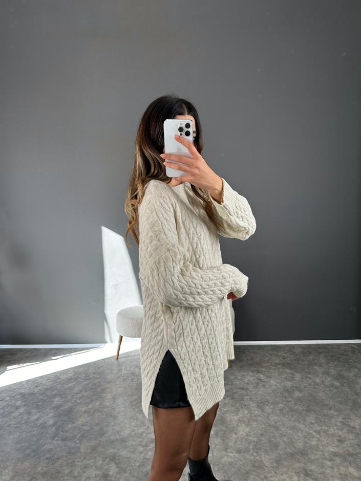 Taş Örme Yırtmaçlı Oversize Kazak