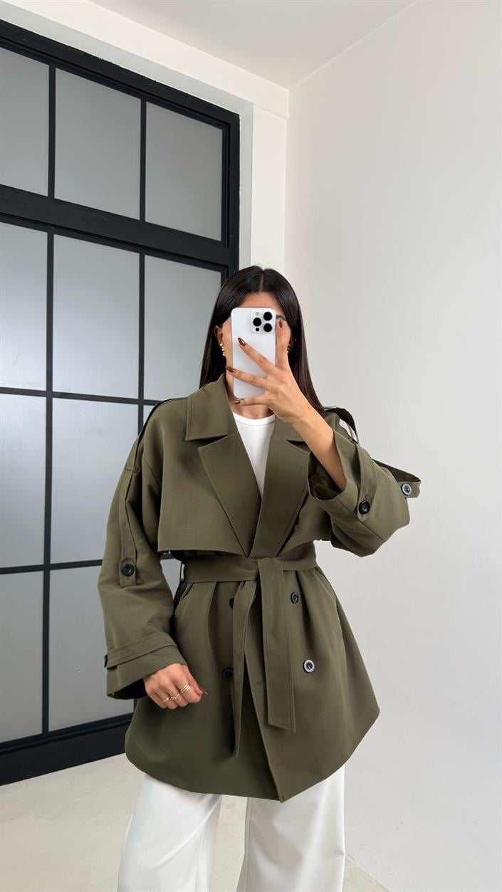 Haki Astarlı Cep Detaylı Kuşaklı Kısa Trençkot GAUS-00192