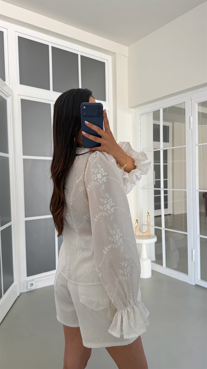 Beyaz Nakışlı Balon Kol Premium Gömlek GAUS-01773