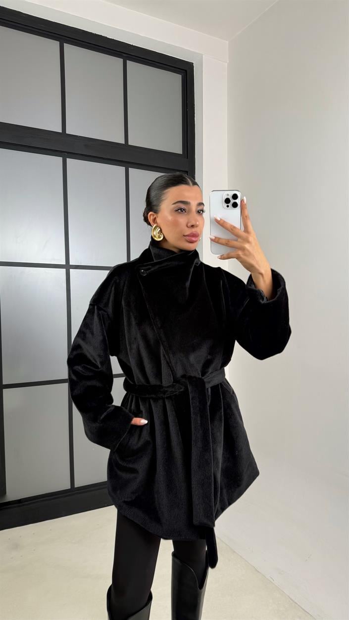 Siyah Asimetrik Düğmeli Astarlı Kuşaklı Kaşe Ceket GAUS-00474