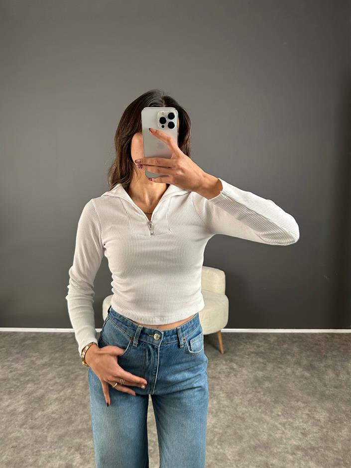 Beyaz Fermuarlı Triko Crop