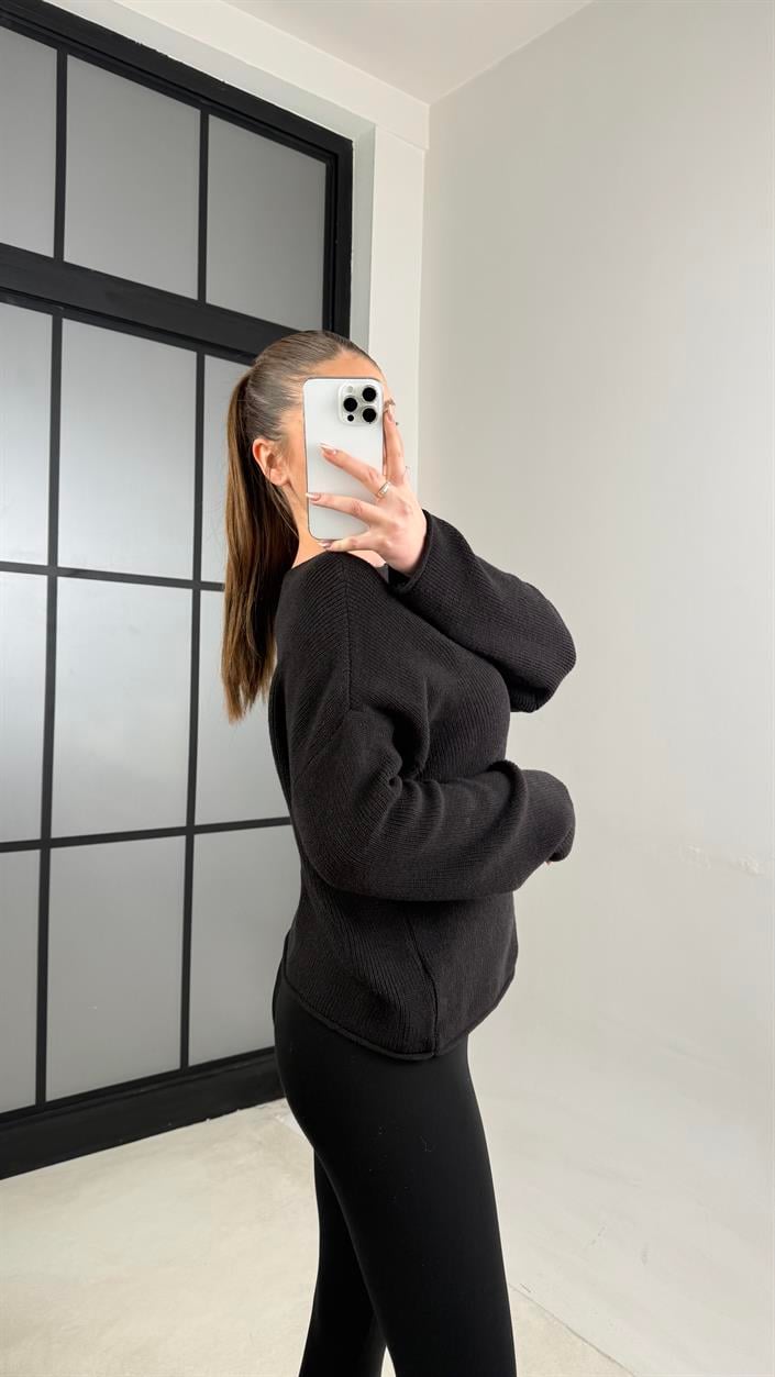 Siyah Kayık Yaka Triko Kazak GAUS-01043