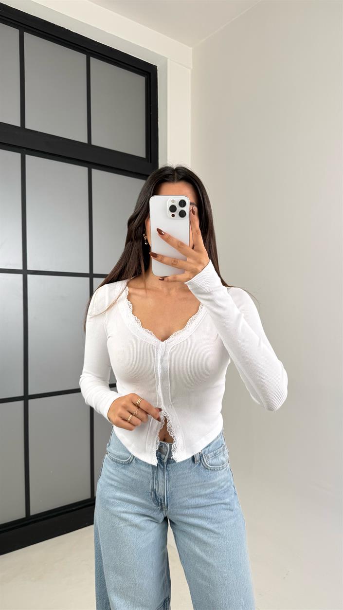 Beyaz Dantel Detaylı Triko Bluz GAUS-00163