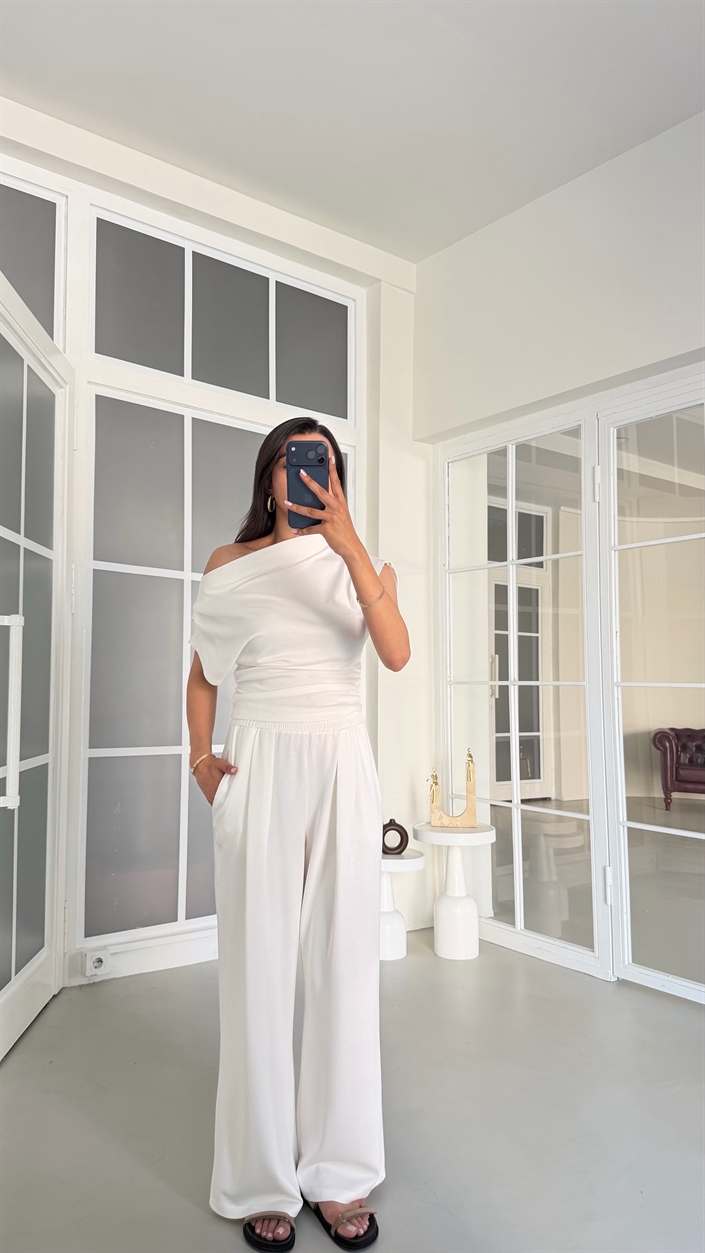 Beyaz Kayık Yaka Bluz Beli Lastikli Pantolon İkili Modal Takım GAUS-01718