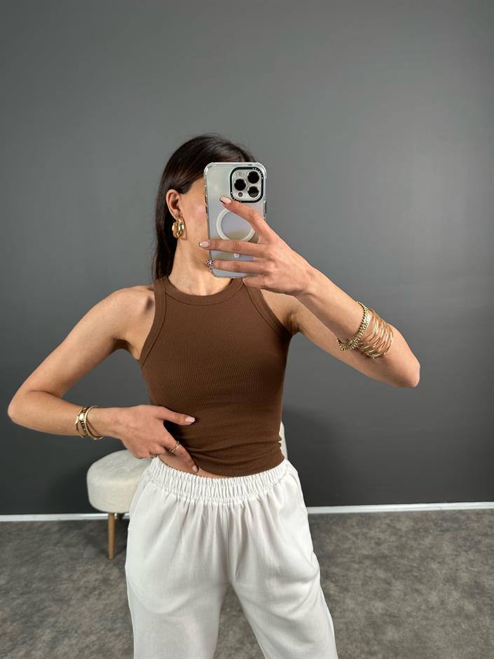 Kahverengi Halter Yaka Atlet