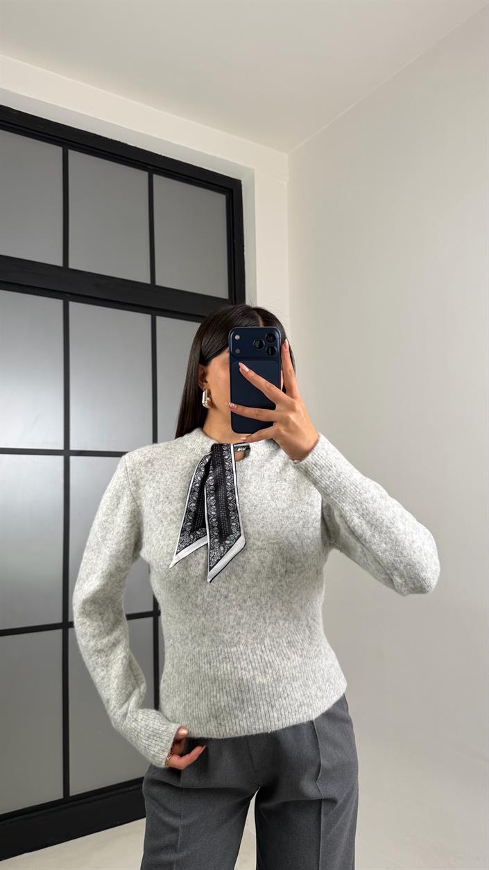 Gri Fular Detaylı Triko Kazak GAUS-00830