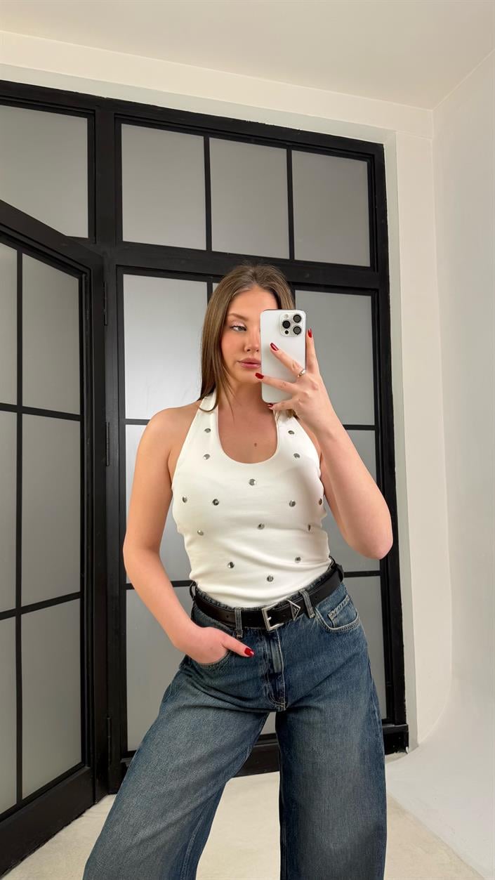 Beyaz Basic Zımba Detaylı Bluz GAUS-01239