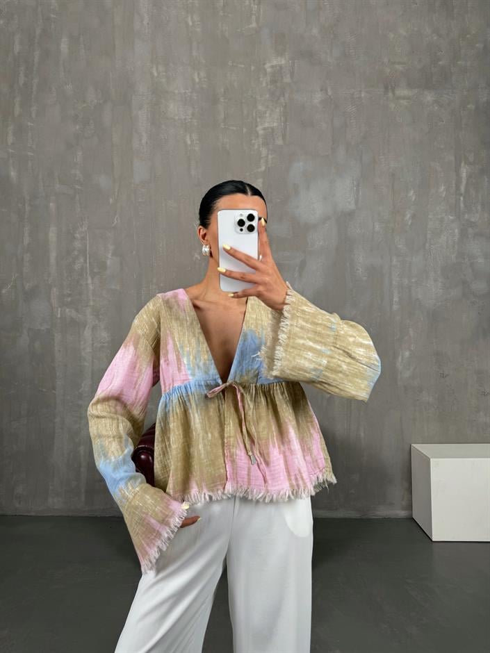 بلوزة لون وردي قماش موسلين بصبغة متعددة الألوان مع ربّاط أمامي Gaus00088