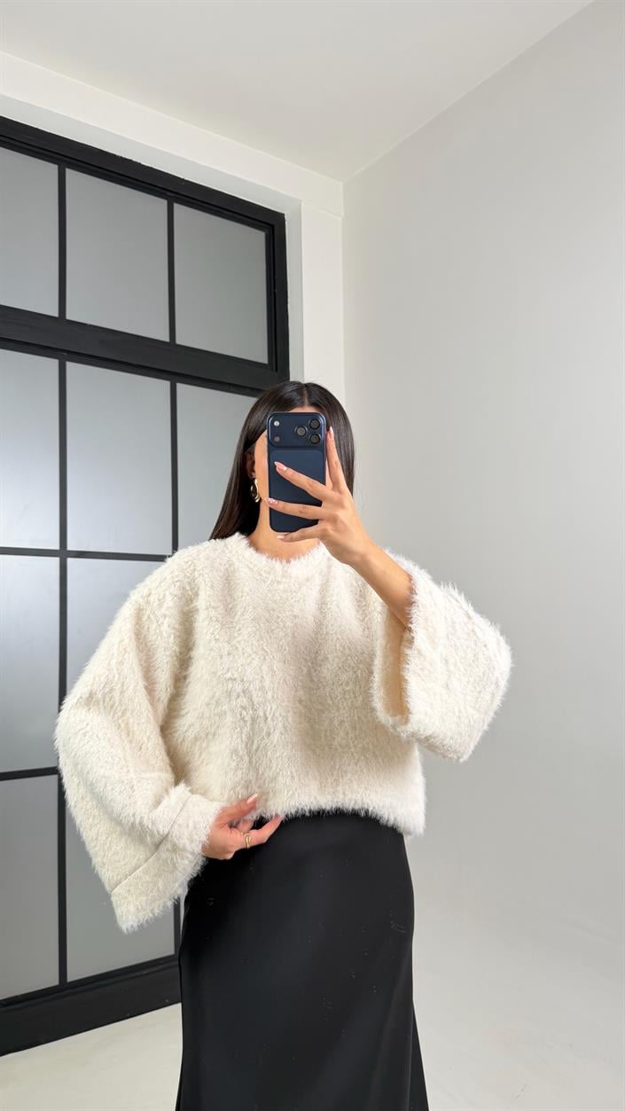 Krem Yumuşak Dokulu Peluş Kazak GAUS-00817