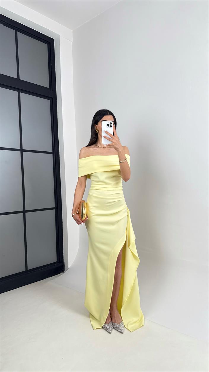 Sarı Madonna Yaka Yırtmaçlı İthal Kumaş Elbise Gaus00436