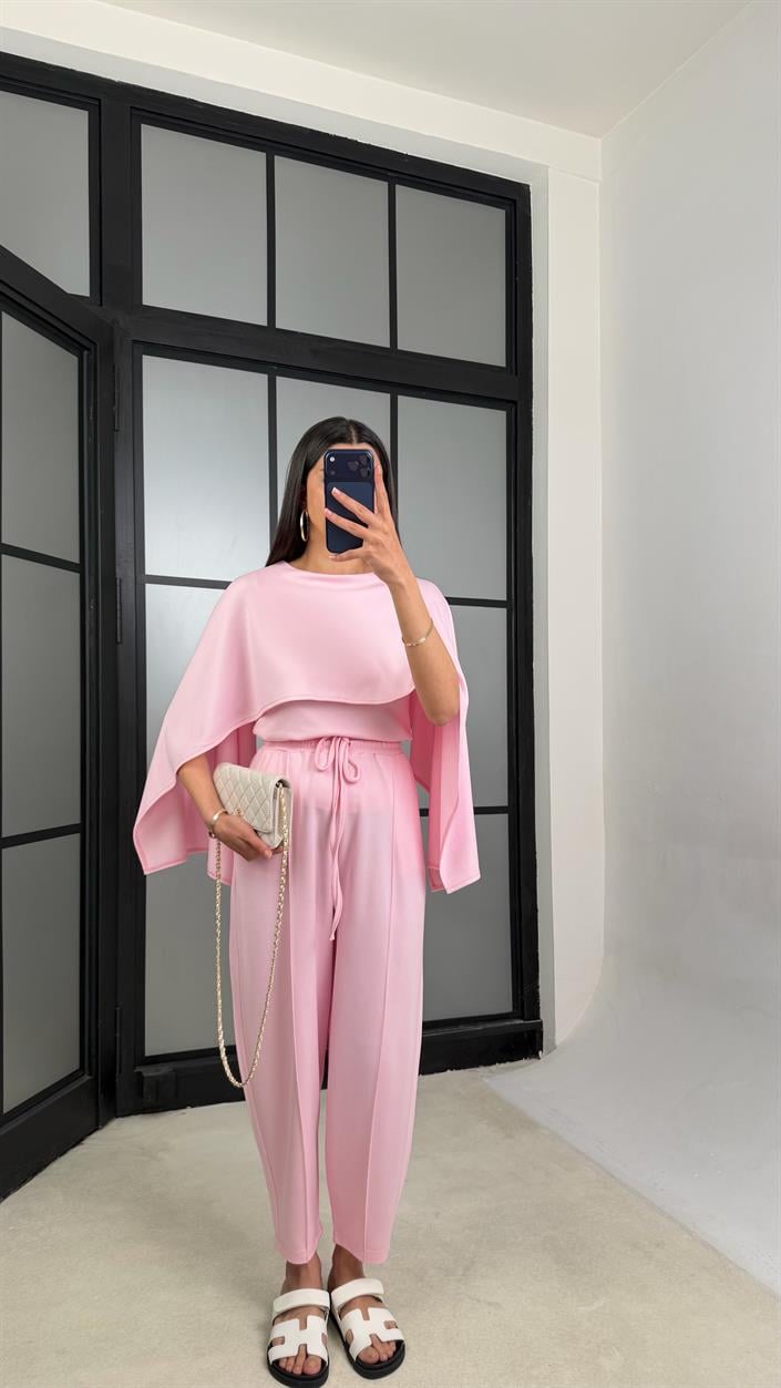 Pembe Pelerin Detaylı Bluz Beli Lastikli Pantolon İkili Tasarım Modal Takım GAUS-01499