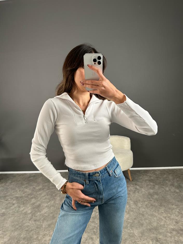 Beyaz Fermuarlı Triko Crop