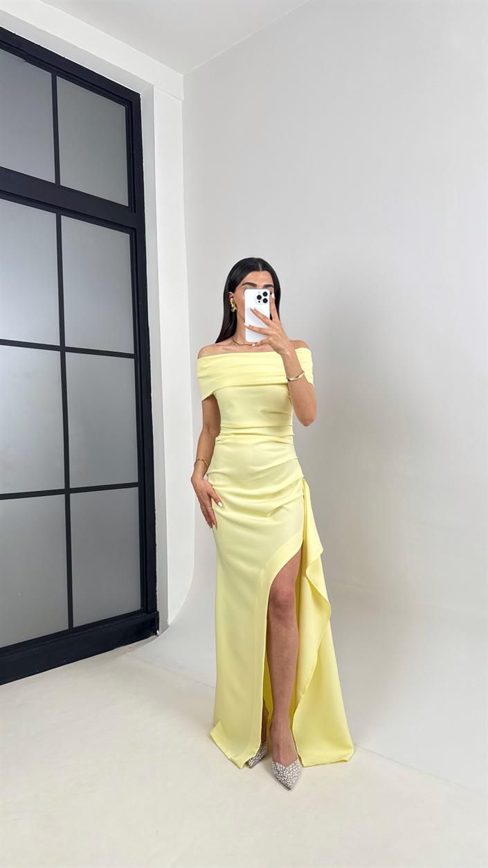 Sarı Madonna Yaka Yırtmaçlı İthal Kumaş Elbise Gaus00436