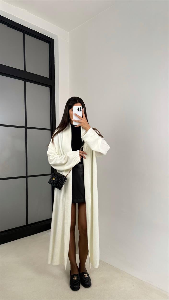 Beyaz Uzun Premium Triko Hırka GAUS-00116