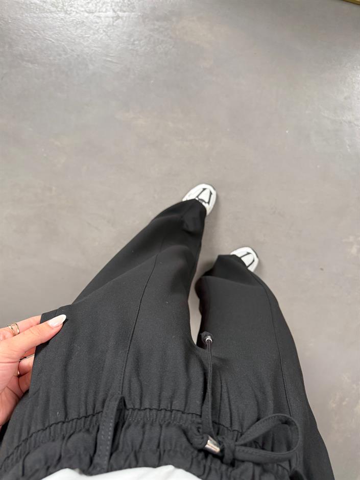 Giyan Siyah Beli Lastikli Çımalı Pantolon