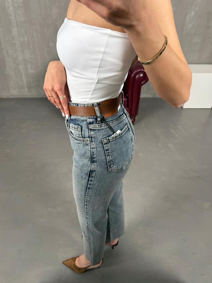 Eris Koyu Mavi Kemerli Kesik Paça Jean