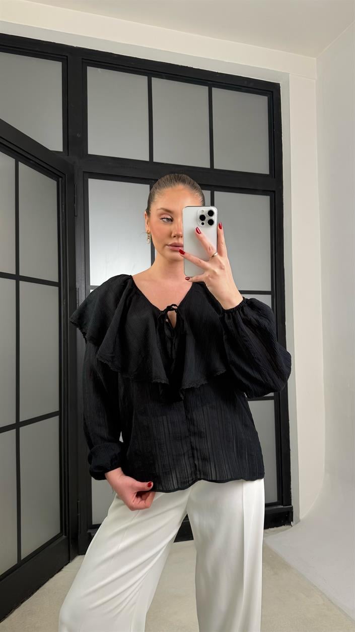 Siyah Bebe Yaka Volanlı Bluz GAUS-01274