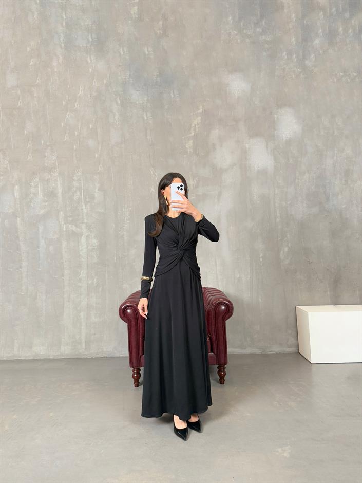 Daisy Siyah Önden Drape Detaylı Vatkalı Maxi Elbise