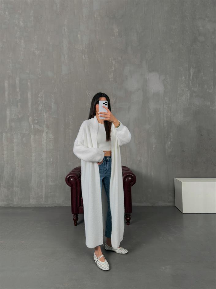 Lizya Beyaz Sakallı Yumuşak Triko Hırka