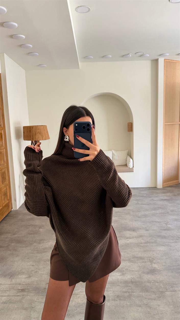 Acı Kahve Balıkçı Yaka Asimetrik Kesim Kazak GAUS-00761