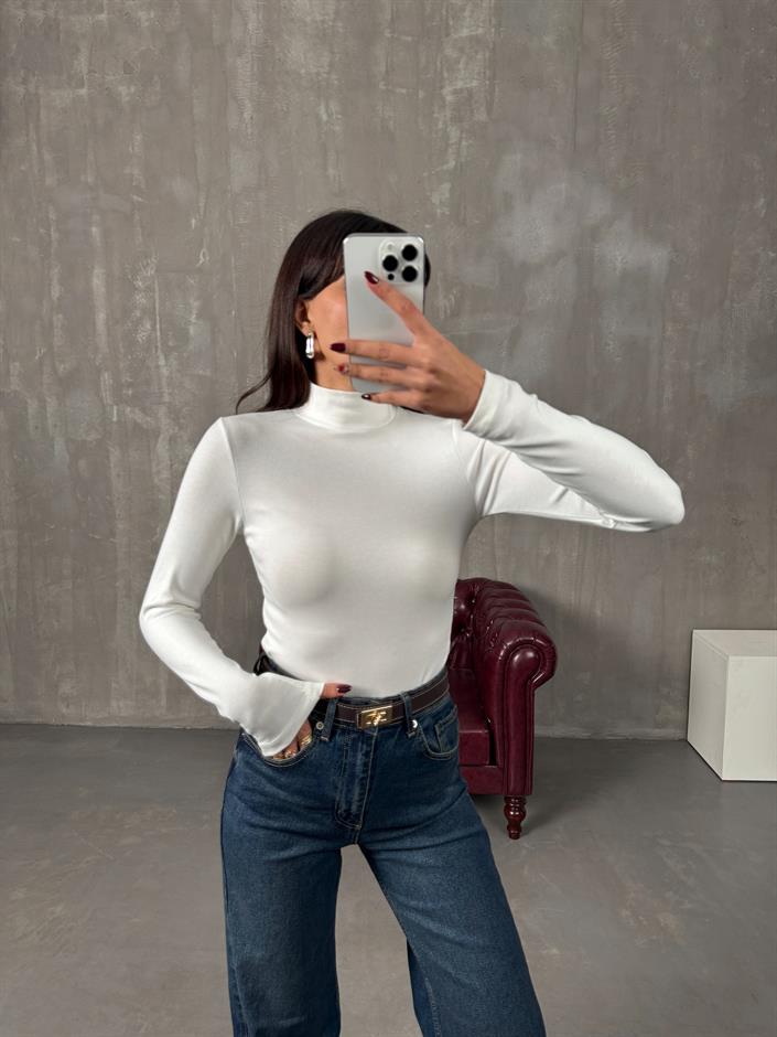 Javed Beyaz Yarım Balıkçı Yaka Oys Bluz