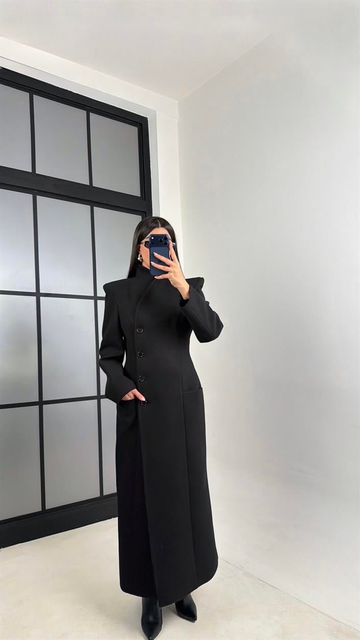 Siyah Slim Cut Vatkalı Astarlı Önü Düğmeli Kaban GAUS-00835