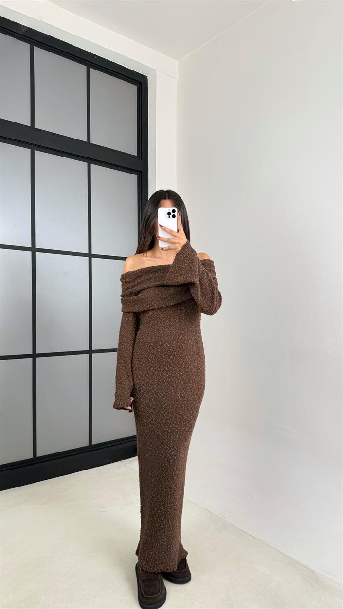 Kahve Madonna Yaka Tasarım Uzun Triko Elbise GAUS-00126