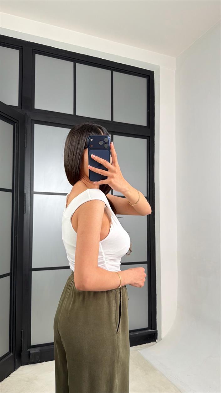 Beyaz Asimetrik Yaka Bluz GAUS-01517