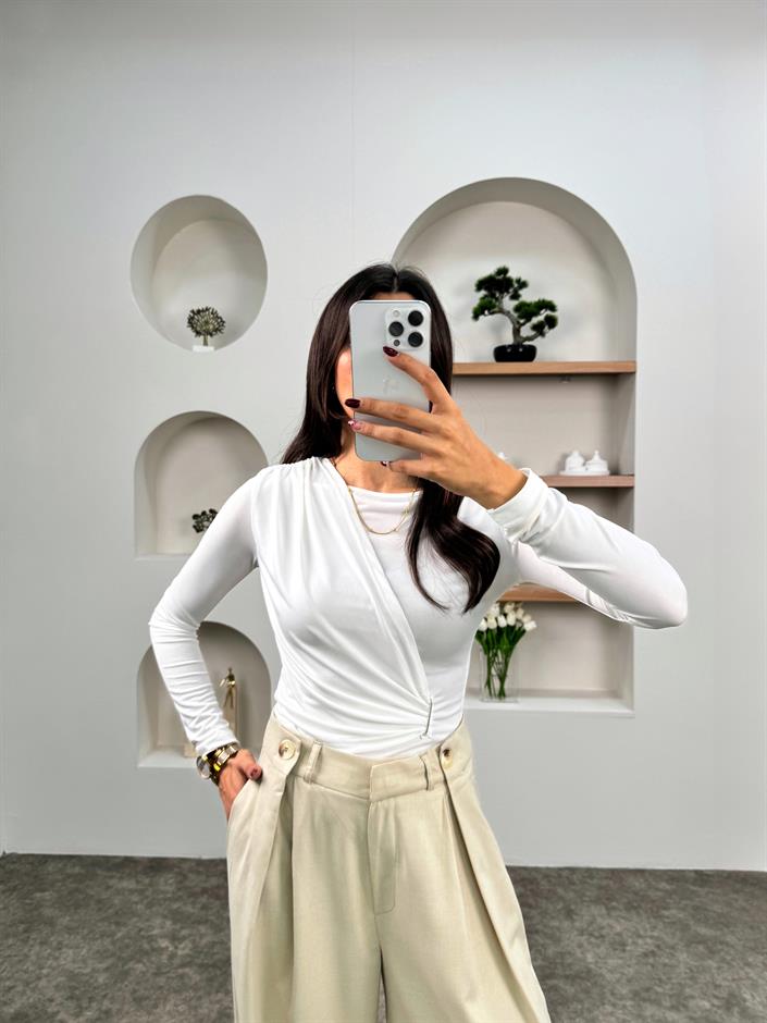 Bri Beyaz Belden Büzgü Detaylı Bluz