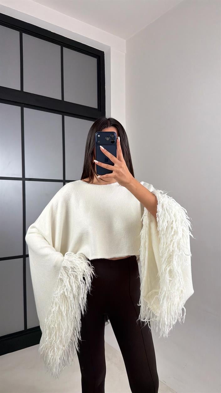 Ekru Kol Püskül Detaylı Triko Crop Kazak GAUS-00625