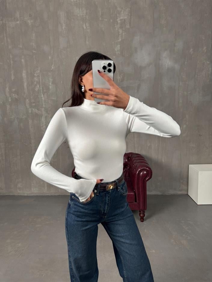 Javed Beyaz Yarım Balıkçı Yaka Oys Bluz