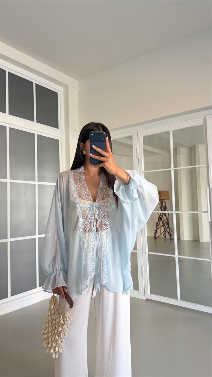 Mavi Dantel Detaylı Transparan Bluz GAUS-01648