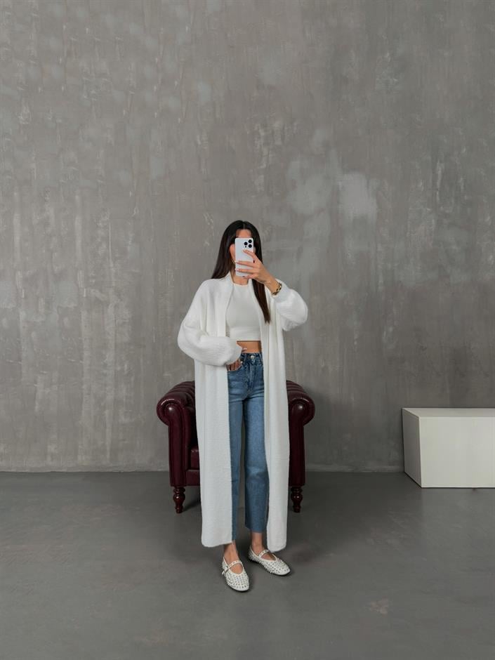 Lizya Beyaz Sakallı Yumuşak Triko Hırka