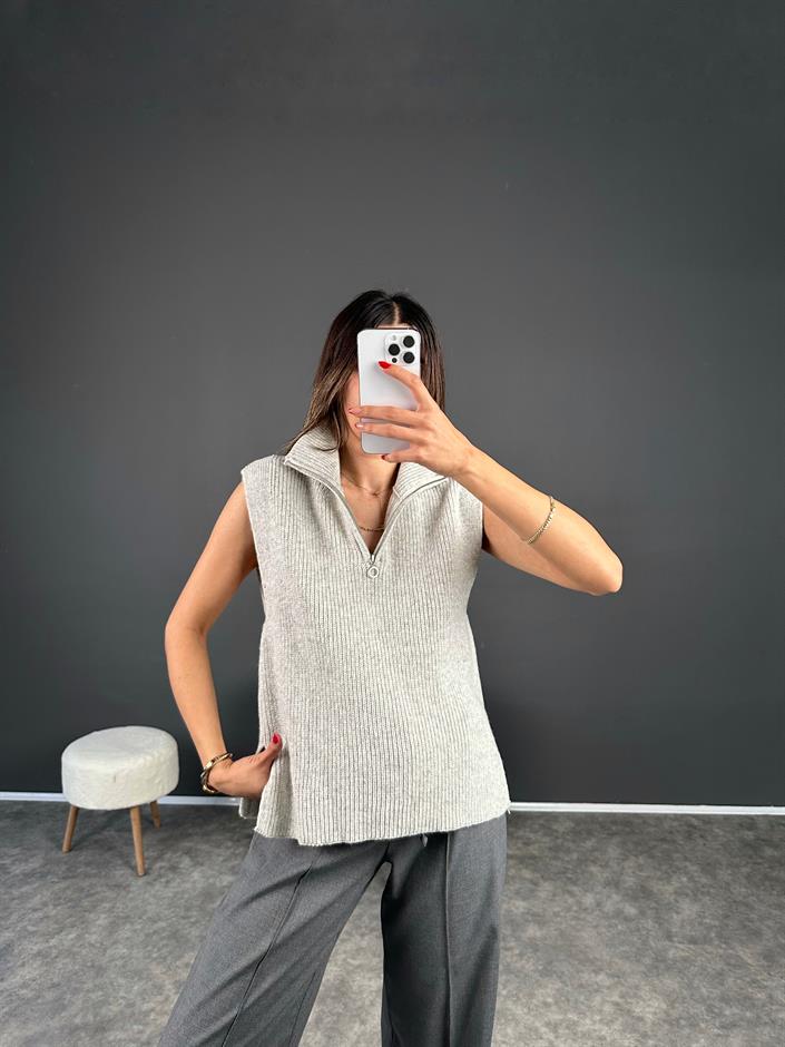 Gri Fermuarlı Triko Süveter 