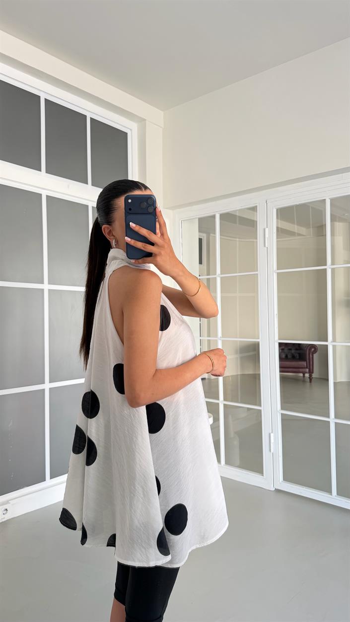 Beyaz Dik Yaka Puantiyeli Bluz GAUS-01702