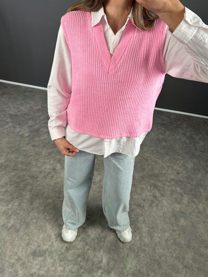 Pembe Süveterli Çizgili Gömlek 