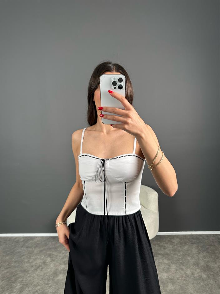 Beyaz Askılı Fiyonklu Crop