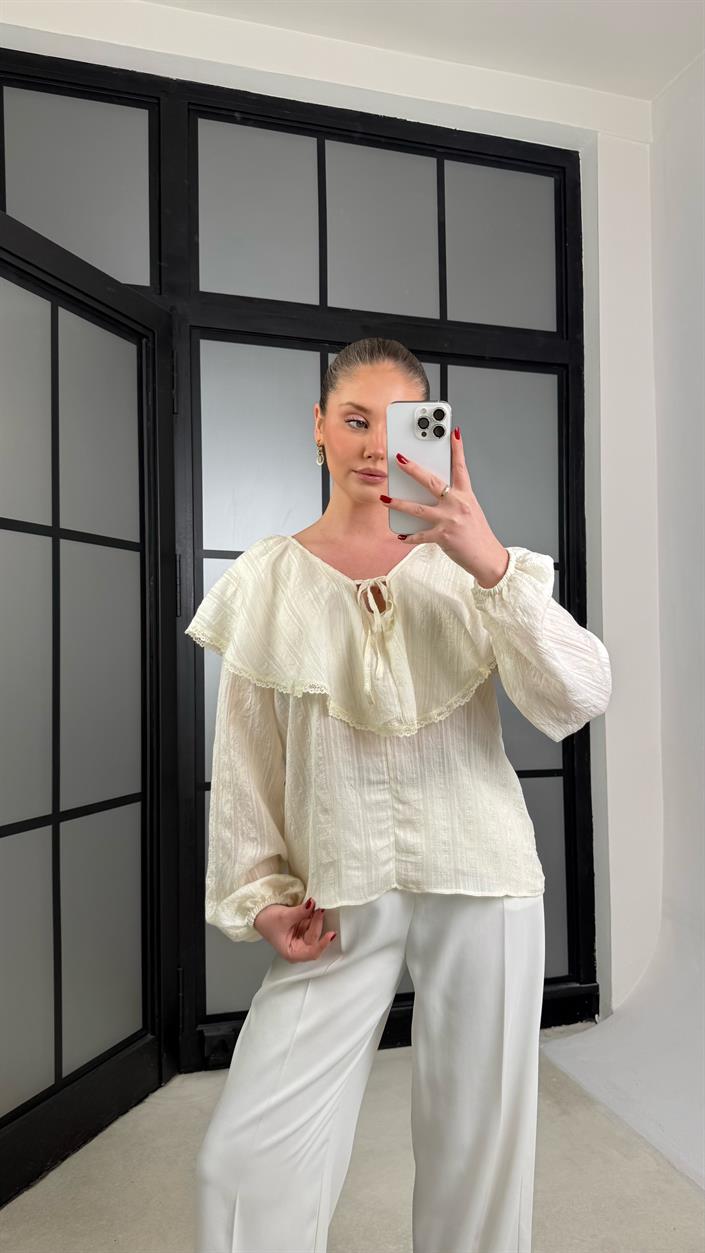 Krem Bebe Yaka Volanlı Bluz GAUS-01274