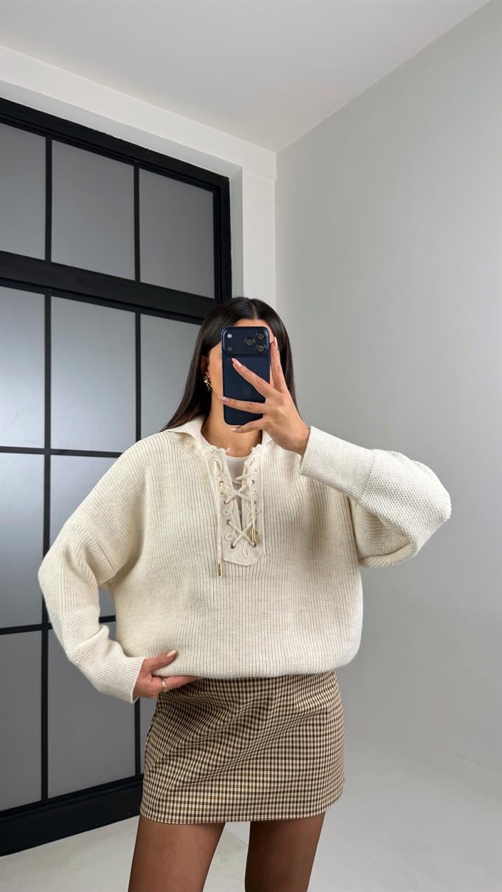 Taş Bağcık Detaylı Triko Kazak GAUS-00857