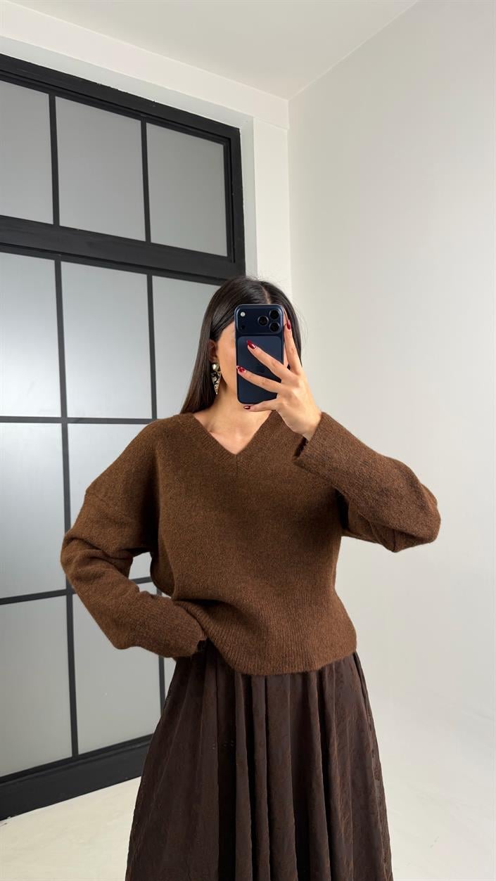 Kahve V Yaka Yumuşak Dokulu Kazak GAUS-00689