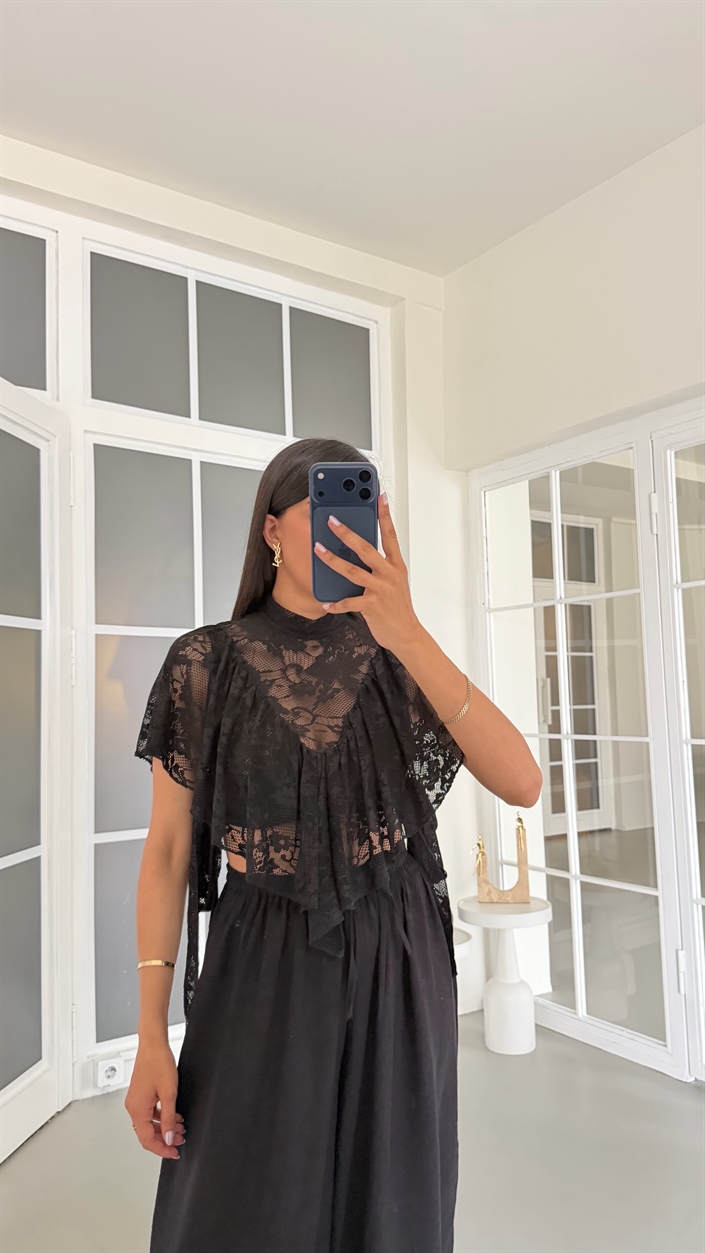 Siyah Fırfır Detaylı Crop Bluz GAUS-01741