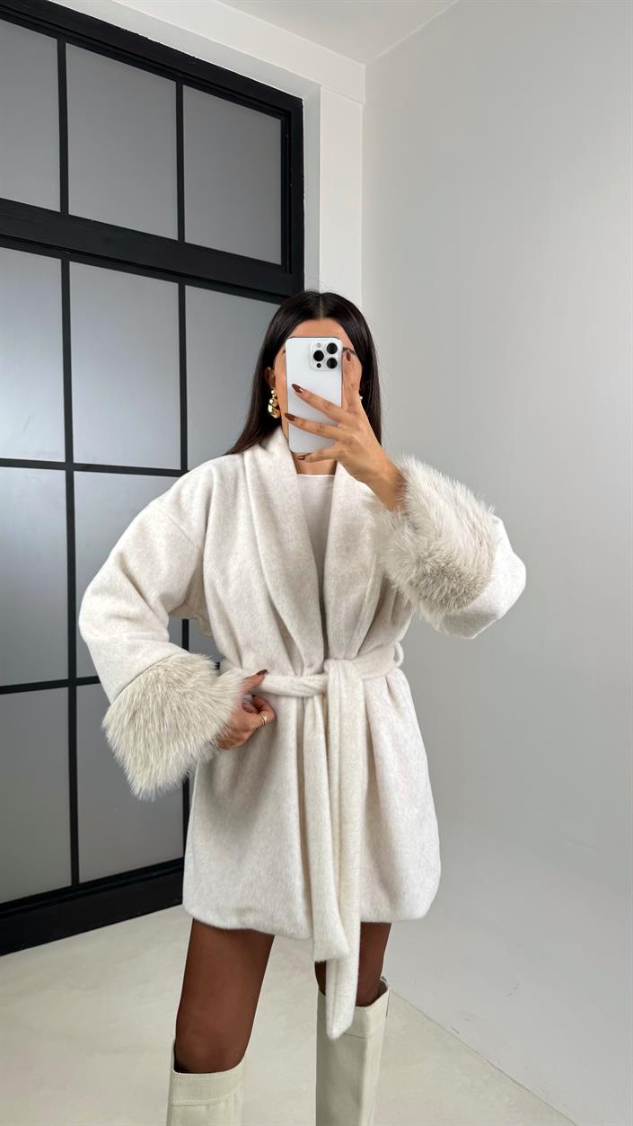 Taş Kürklü Kol Detaylı Kuşaklı Ceket GAUS-00475
