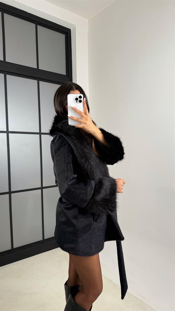 Siyah Kürk Detaylı Astarlı Kaşe Kaban GAUS-00559