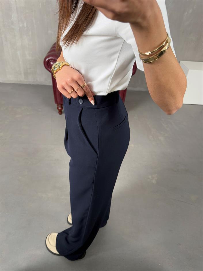 Layra Lacivert Yandan Düğme Detaylı Kumaş Pantolon