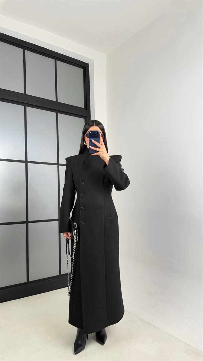 Siyah Slim Cut Vatkalı Astarlı Önü Düğmeli Kaban GAUS-00835