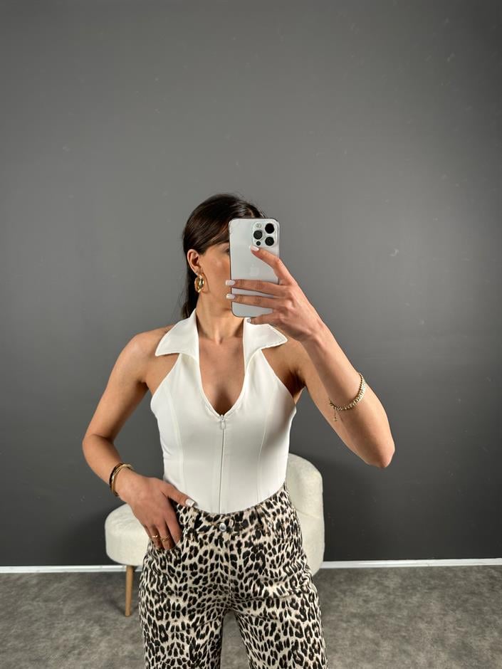 Ekru Gömlek Yaka Sırt Dekolteli Bluz