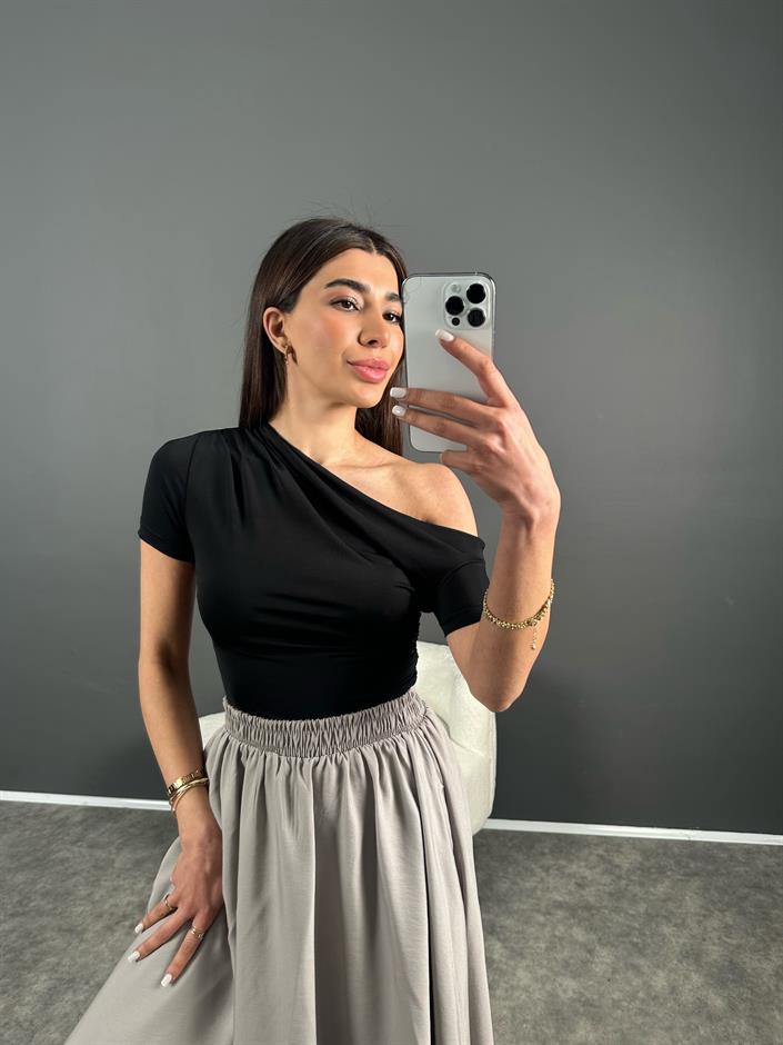 Siyah Degaje Omuz Düşük Bluz