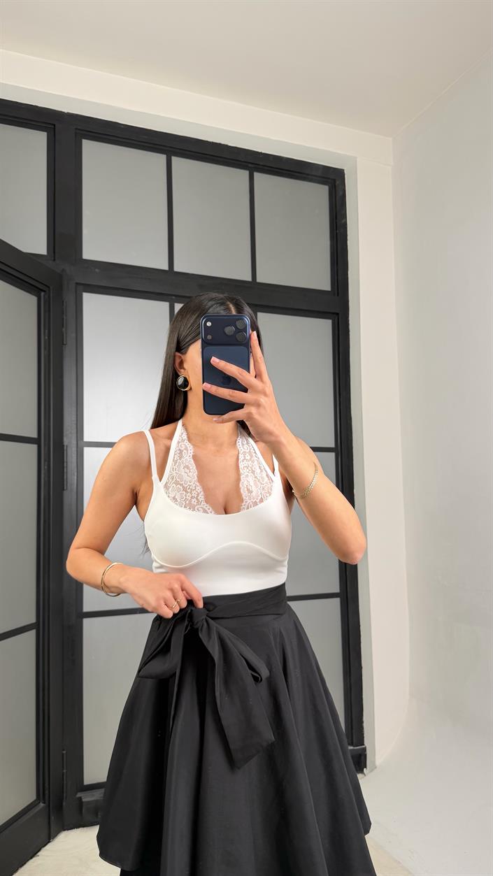 Ekru Dantel Detaylı Boyundan Bağlamalı Bluz GAUS-01418