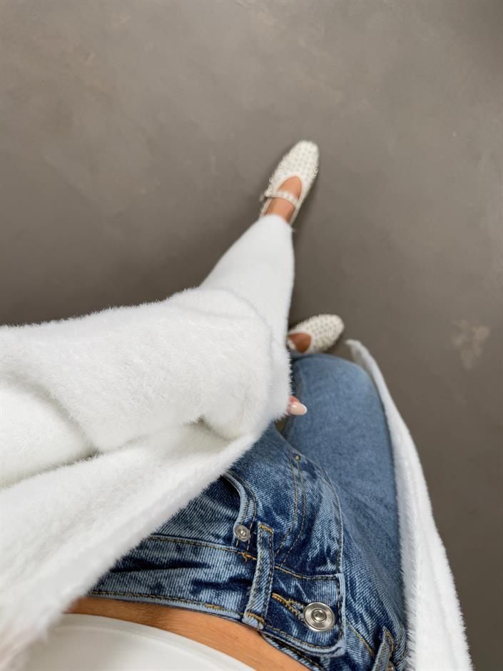 Lizya Beyaz Sakallı Yumuşak Triko Hırka