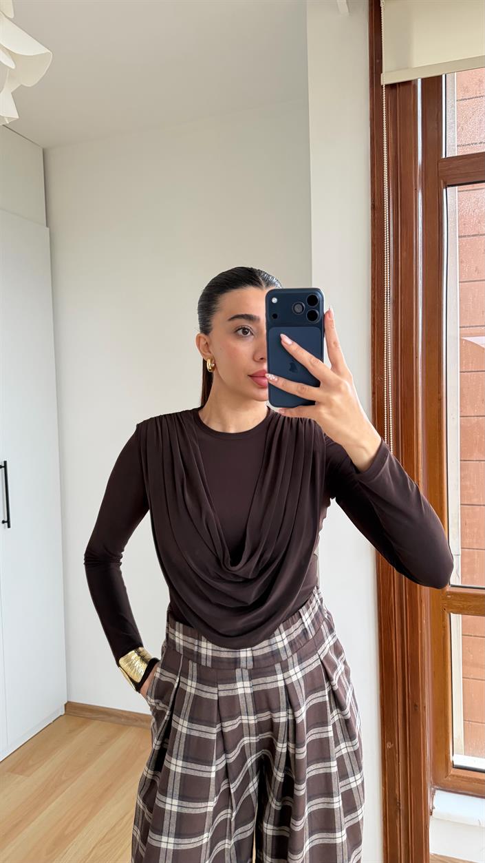Acı Kahve Vatkalı Drapeli Bluz GAUS-00841